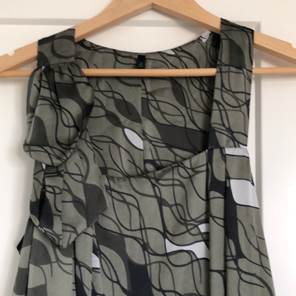 United Colours of Benetton Dress - Picture 2 of 3